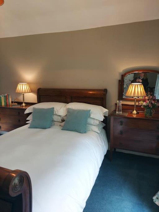 Bed and Breakfast The West Wing Whitford Экстерьер фото