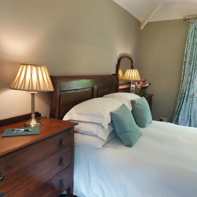 Bed and Breakfast The West Wing Whitford Экстерьер фото